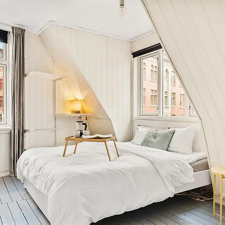 Live In Historic Building - View To Bryggen Apartment *
