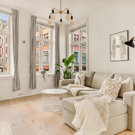 Apartment Live In Historic Building - View To Bryggen