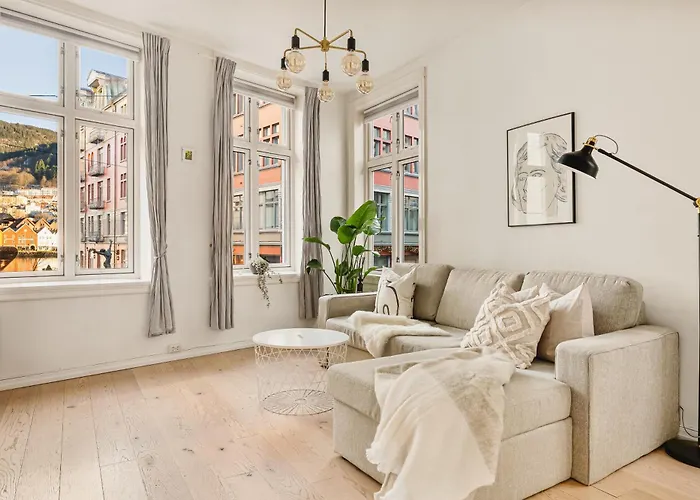 Apartment Live In Historic Building - View To Bryggen